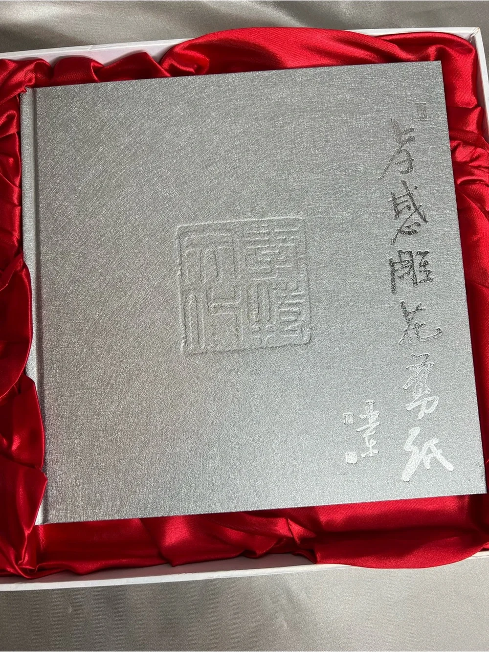 Chinese Intangible Cultural Heritage Paper-Cut Album Box Set with Carving Tool